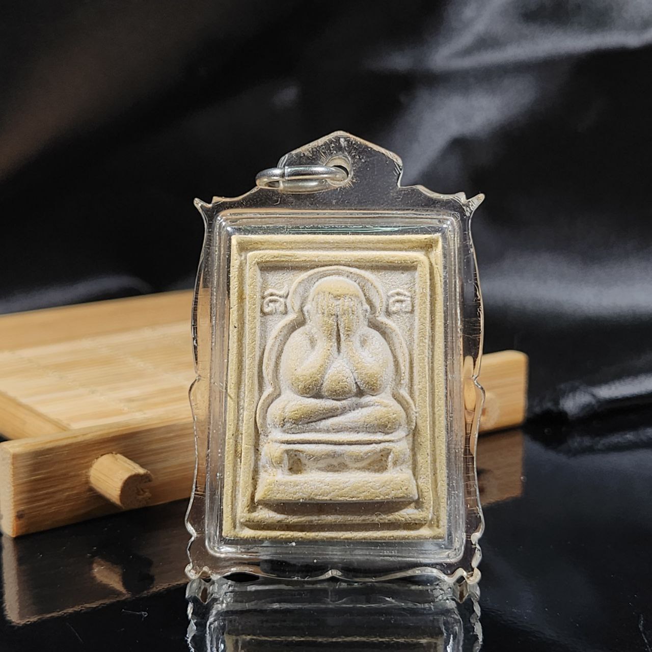 Jin Thai Fo Pai - LP TAE龙婆爹WAT SAM NGAN必打背后自身