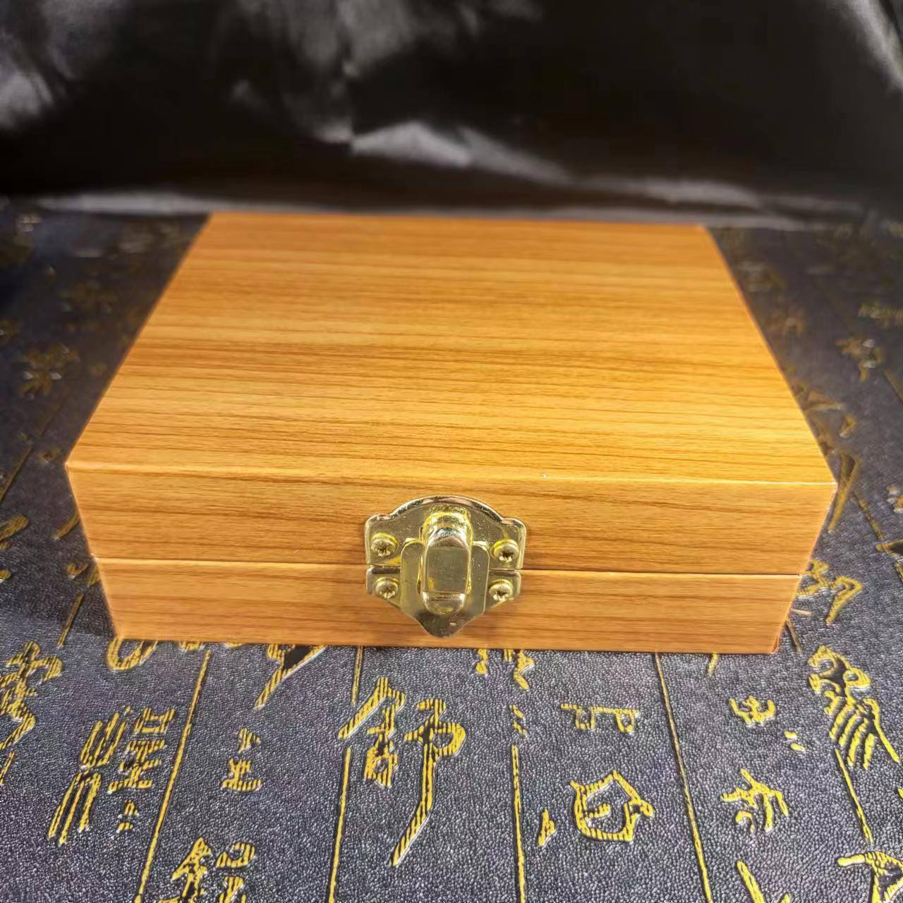 佛牌盒 （木纹款式）
 | Jin Thai Fo Pai