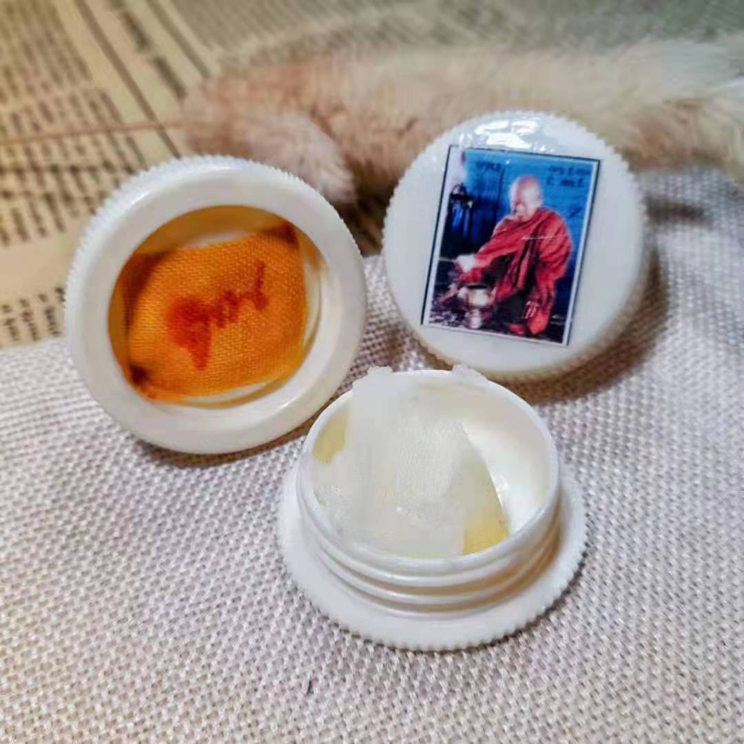 Jin Thai Fo Pai - 龙婆坤横财就手招财起运膏
