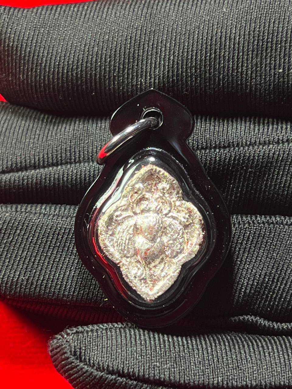 PHRA ARCHAN PHANSEAN阿占潘贤第一期红药粉金苍蝇（贴银箔 纯银符管）现物实拍
 | Jin Thai Fo Pai