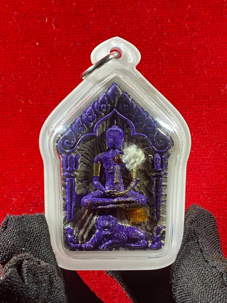 黎逸府Wat Ban Non Duea寺著名师父龙婆玛哈西拉（LP Mahasila）与阿赞布（Phra Ajarn Pu）联手督造【坤平吃睡虎 Phra Khun Phaen Suea Non Kin Model（高级Nam Lerk版）】现物实拍 | Jin Thai Fo Pai