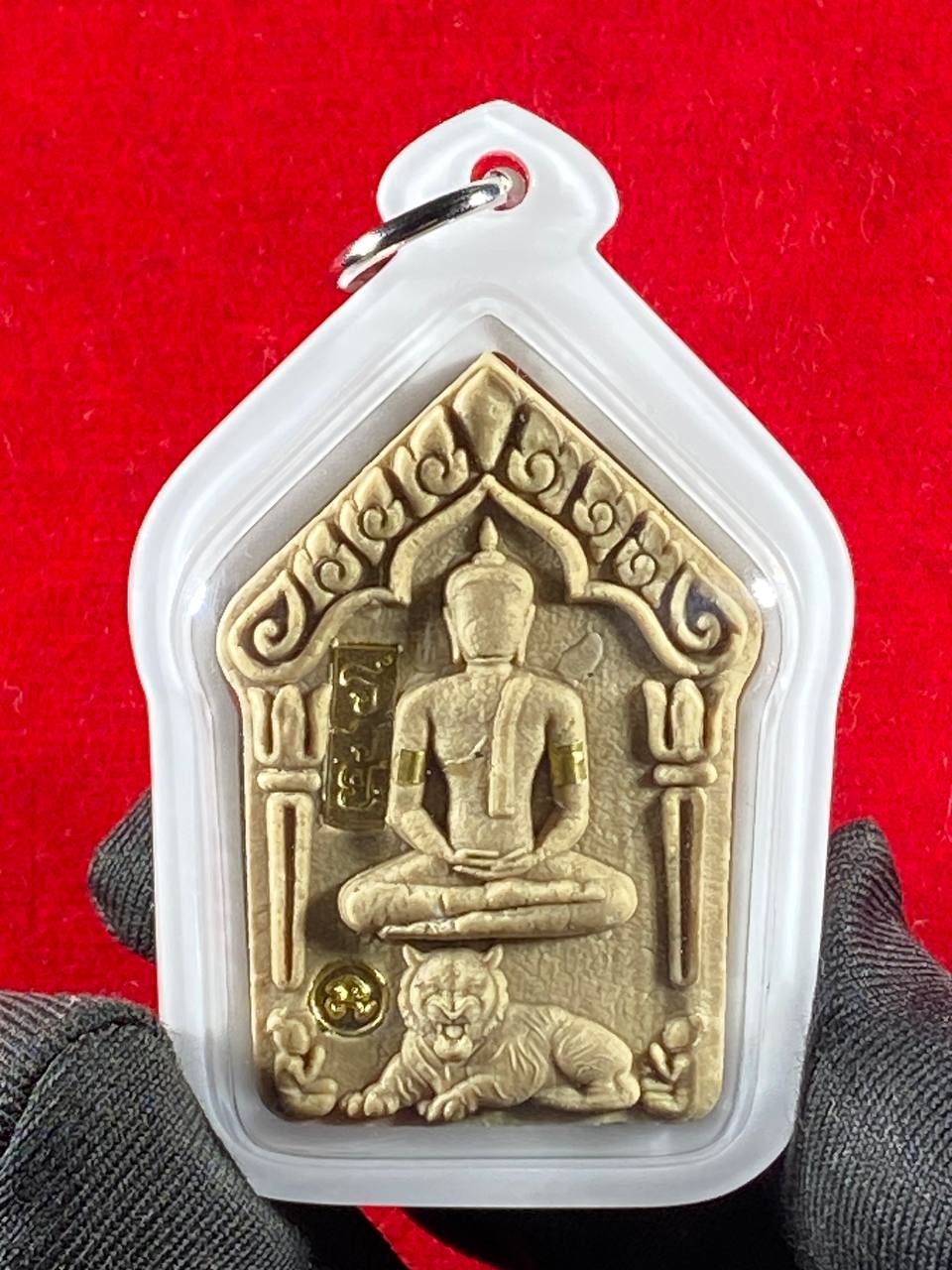 黎逸府Wat Ban Non Duea寺著名师父龙婆玛哈西拉（LP Mahasila）与阿赞布（Phra Ajarn Pu）联手督造【坤平吃睡虎 Phra Khun Phaen Suea Non Kin Model（高级Nam Lerk版）】现物实拍 | Jin Thai Fo Pai