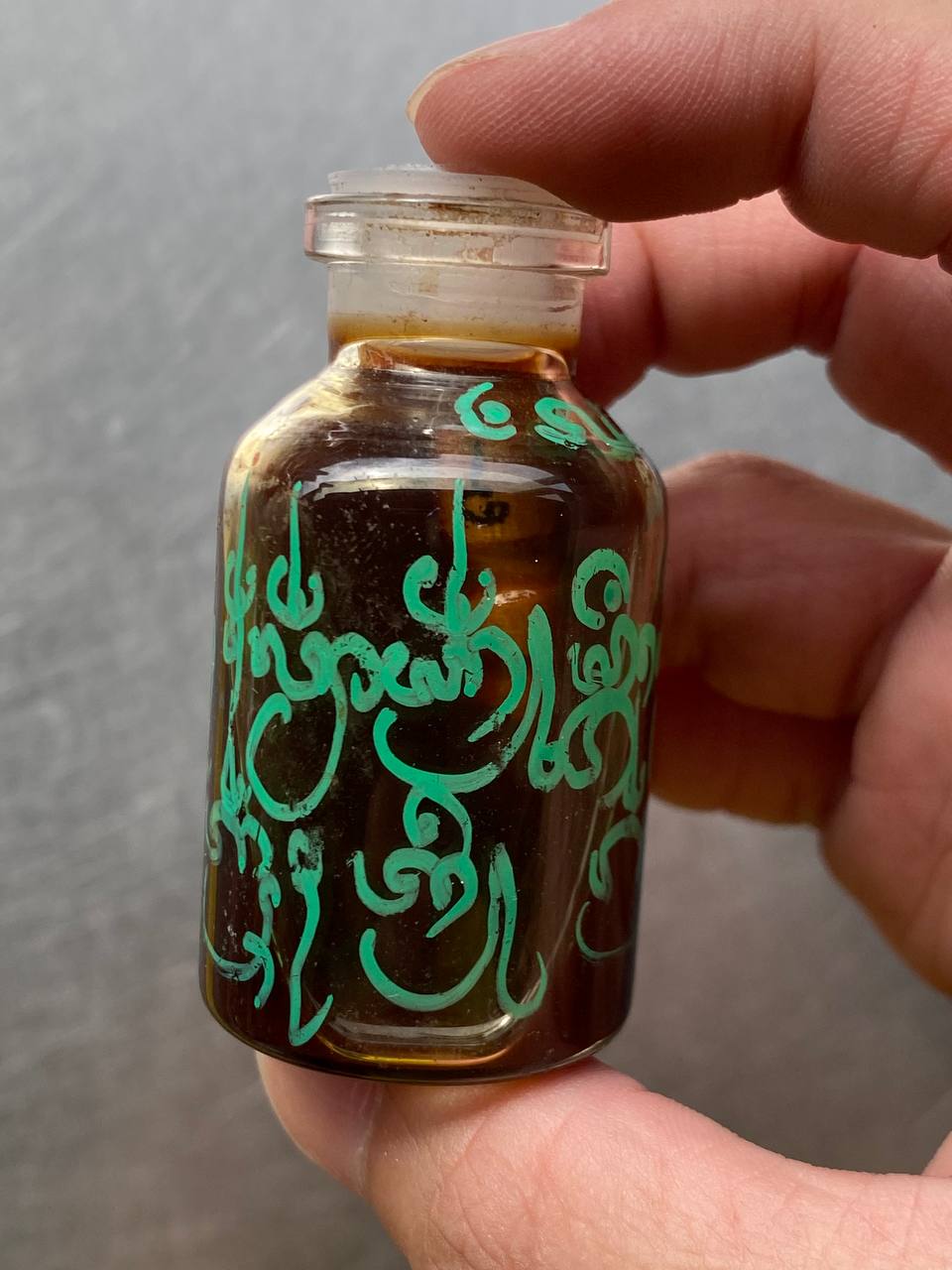 印尼土著黑巫师Momok Iel  Nammanprai Amnat Asur 加持15年的老C油（现物实拍（全世界只有这一罐 大罐装）） | Jin Thai Fo Pai