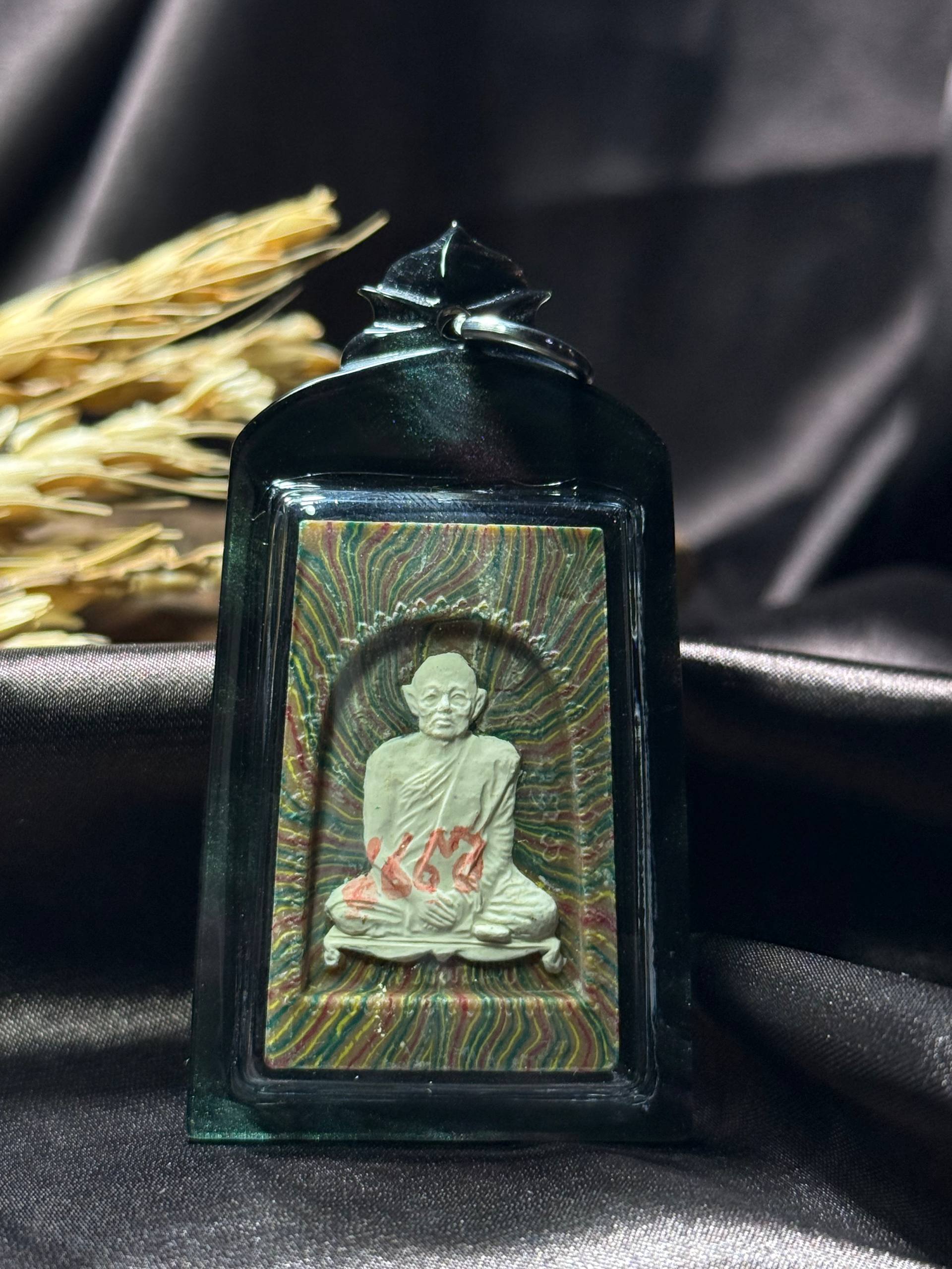 崇迪三塔固 · 大法会加持 · 附鉴定卡
Lp Pae｜Wat Pikulthong｜B.E.2539(现物实拍） | Jin Thai Fo Pai